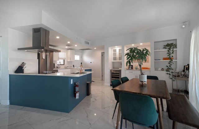Modern Oceanfront 2BD Prime Loc