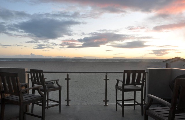 MODERN OCEANFRONT 4 BD 3 BA HOUSE - 180 ° ungehinderter Blick auf das Meer!
