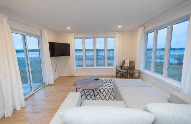 Modernes Haus am Meer mit Millionen-Dollar-Aussicht