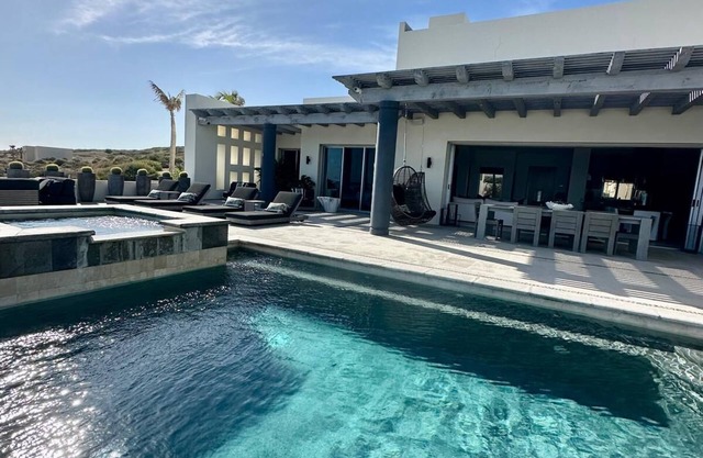 Modern Oceanfront Secluded Solar-powered in a Surfing Paradise