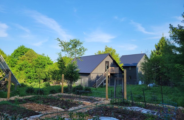 Modern Off-grid Studio Loft on Farmstead in Houghton