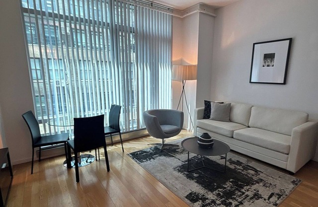 Modern One Bedroom in the Heart of Midtown West