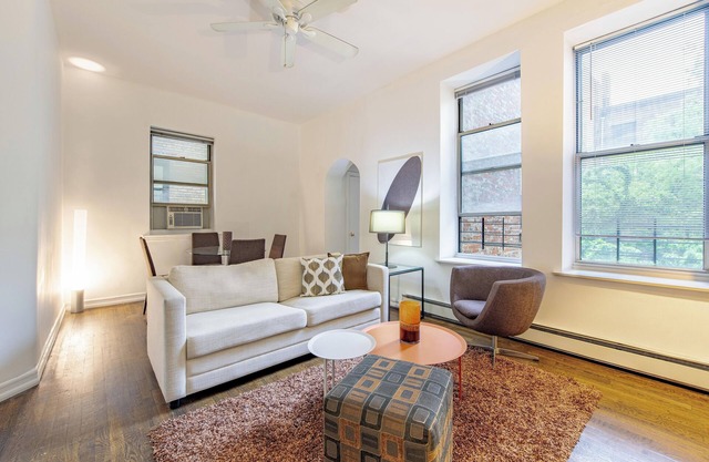 Modern One Bedroom Near Central Park