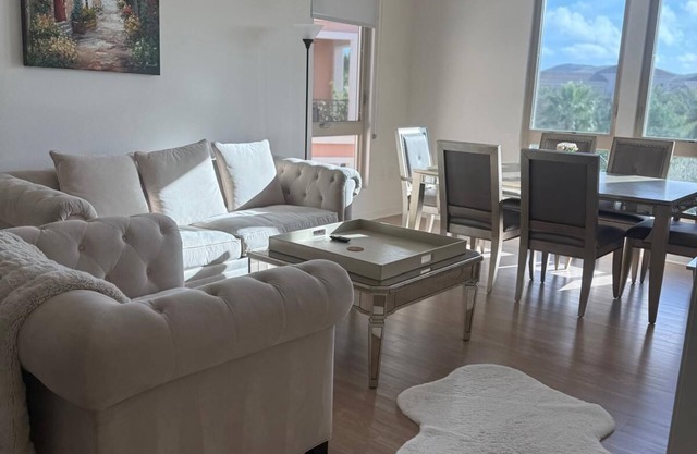 Modern One-Bedroom Retreat Near the Beach Quiet Comfortable by Irvine Spectrum