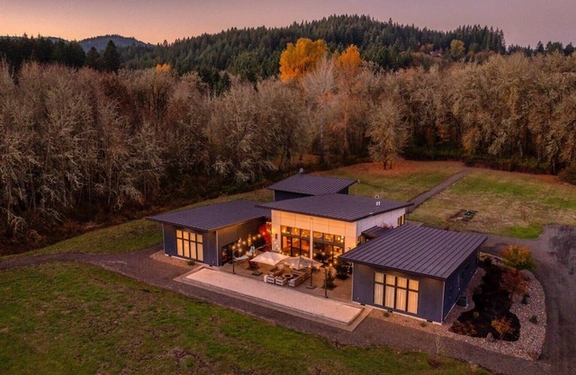 Modern Pacific Northwest Escape