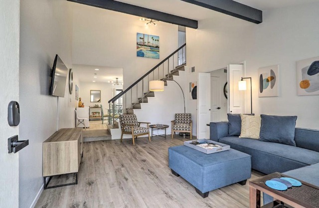 Modern Palm Springs Townhome Near Golf Courses