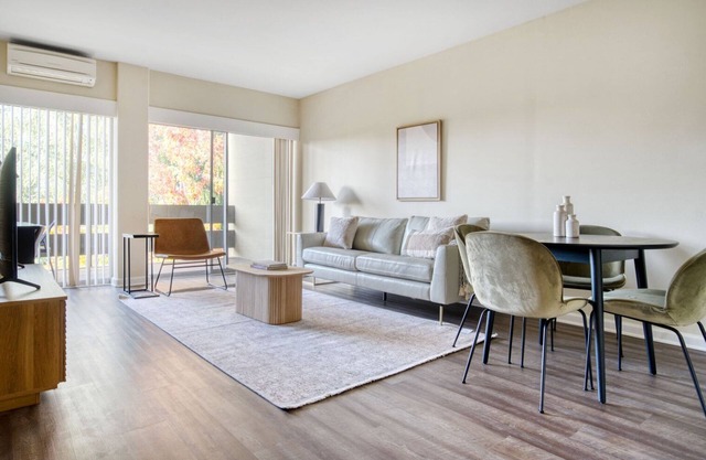 Modern Palo Alto 1BR w/ Gym & Pool, 10 mins to FB & Google, by Blueground