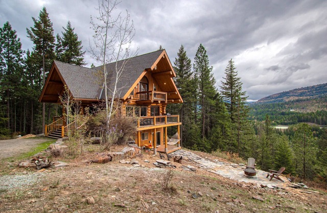 Modern, peaceful log cabin in the woods with incredible lake & mountain views