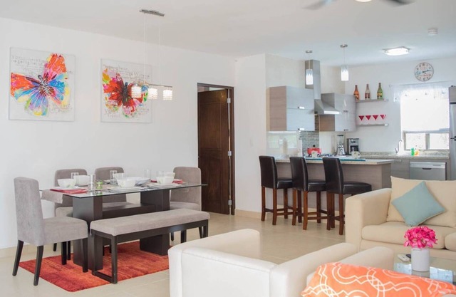 Modernes Penthouse, 3 Schlafzimmer Private Dachterrasse mit Jacuzzi, Meerblick