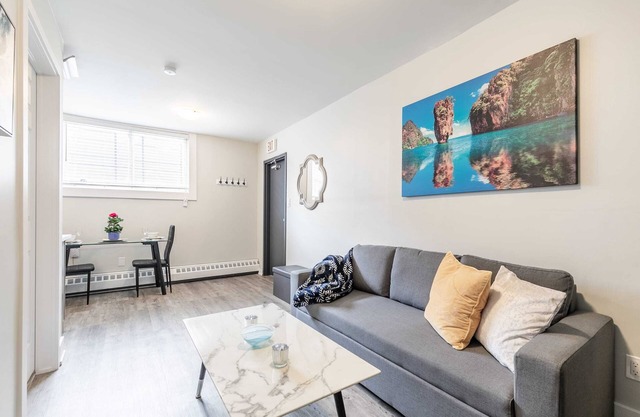 Modern Pet-friendly 1BR Condo—James Street North