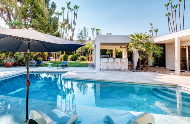 Modernes Poolhaus in Indian Canyon Estates 4BD / 3. 5BT
