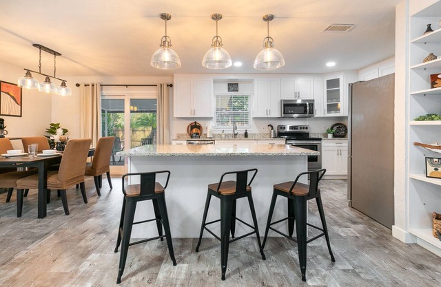 Modern & Tasteful Pool Home Close to Devil's Millhopper Geological State Park