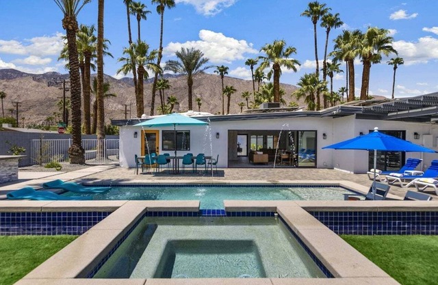 Modern Posh - Luxurious Palm Springs Oasis
