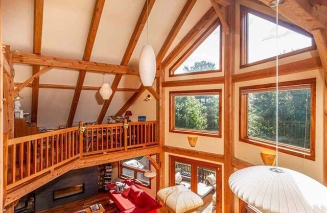Modern post & beam, mountain views. Minutes from Lake Champlain, near Sugarbush