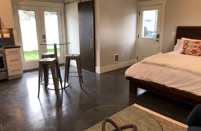 Modernes Studio mit 1 Schlafzimmer in der Innenstadt von Coeur d'Alene Idaho