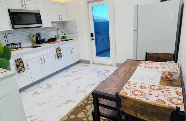 Modern & Private Apartment with Kitchen in Lehigh Acres – Independent Entry