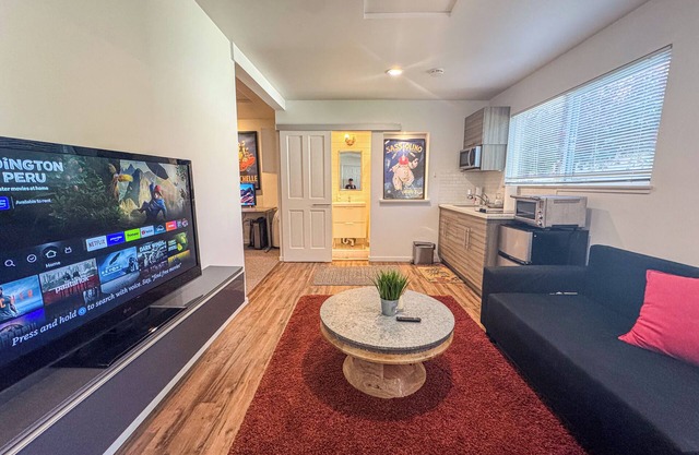 Modern Private Guest House in Seattle