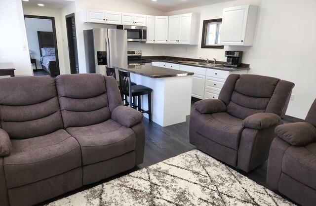 Modern private home central location to beautiful coastal views