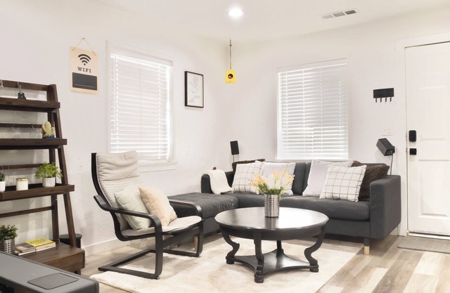 Modern & Private Tulare Getaway Near the Outlets!