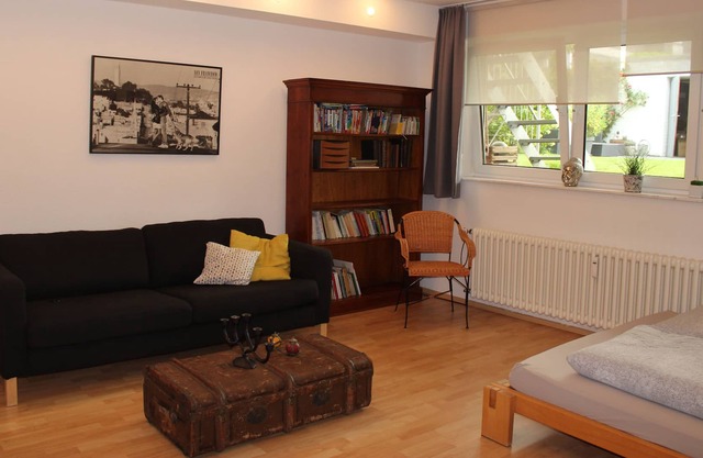 Moderne, ruhige Ferienwohung mit Gartenblick