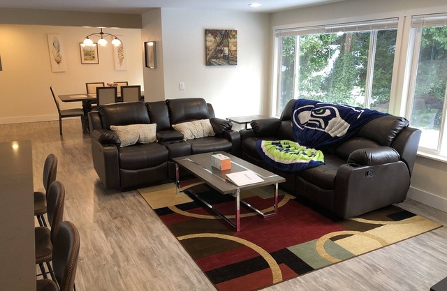 Moderne und umgebaute 3bd / 2ba-Maisonette-Einheit in Bothell - zu Fuß zum UW Bothell, Downtown