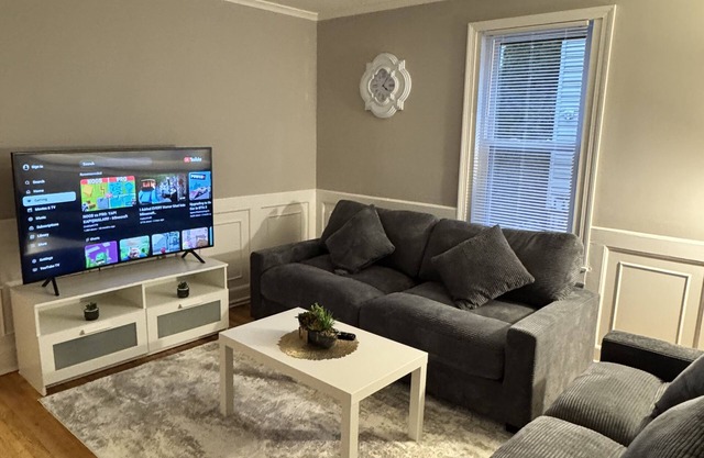 Modern renovated 2BDR/Queen bed