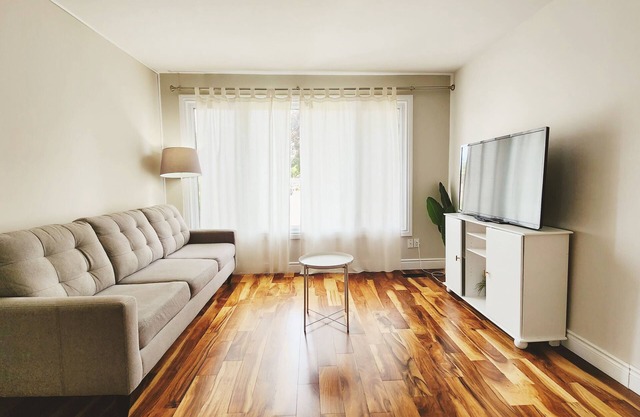 Modern & Renovated 3 Bedroom Private Unit - Fabulous Value