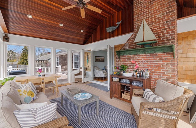 Modern, RENOVATED, 3-bed PeachTree House