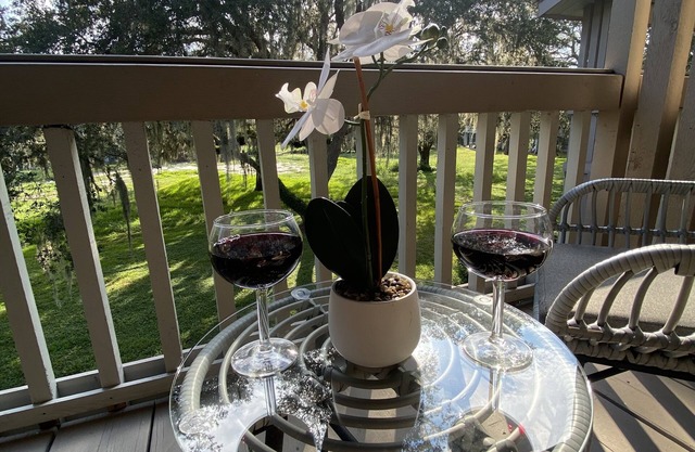 Modern, Renovated, Spacious and Serene. Family and Dog Friendly.