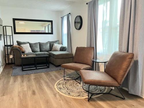 Modern & Renovated 3BR 1BA Home - Quiet & Cozy