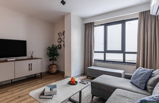 Modern Residence 10 min to Metro and Miniaturk