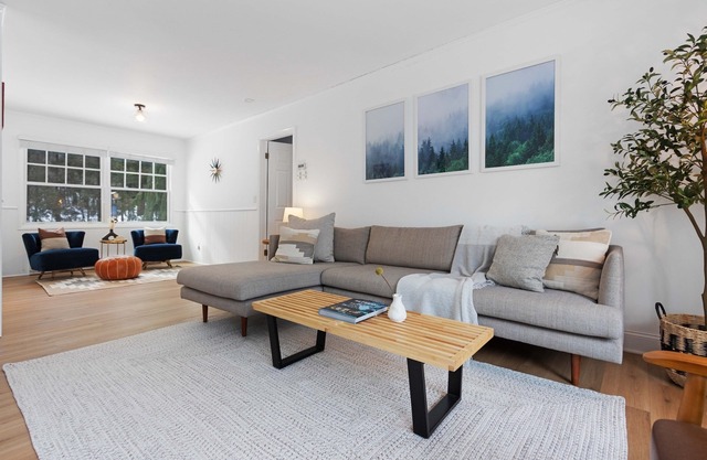 Moderne Dörr | Brandneues Downtown Sister Bay Cottage
