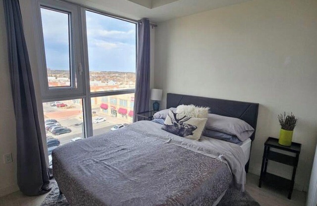 Modern Retreat in Oakville with Highspeed Internet