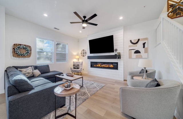 Modern Retreat In The Pines - Dogs OK - Firepit+Arcade+Shuffleboard