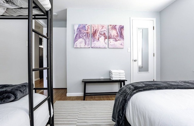 Modern Retreat ★ Minutes from NRG Nat’l Park