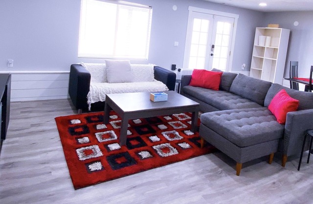 Modern Retreat Near South Mtn Paragliding, Skis