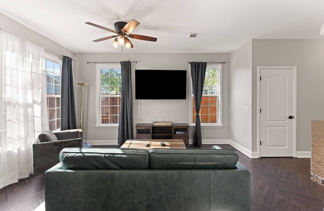 Modern Retreat - Pet Friendly