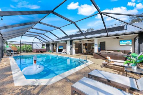 Modern Retreat W Pool & Hot Tub Near Beaches