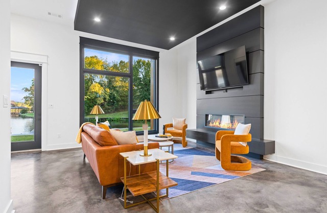 Modern Retreat with Rooftop and Lake Access
