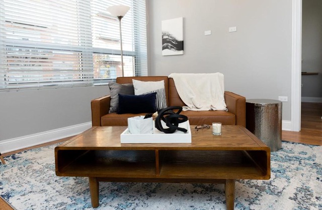 Modern River West 2BR with W&D by Zencity