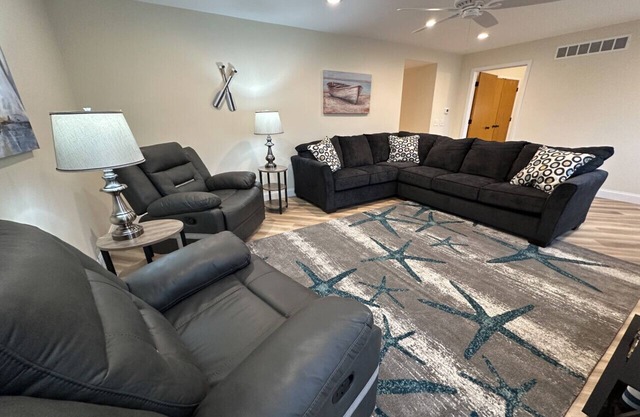 Modern Riverbend Suites - 2BR