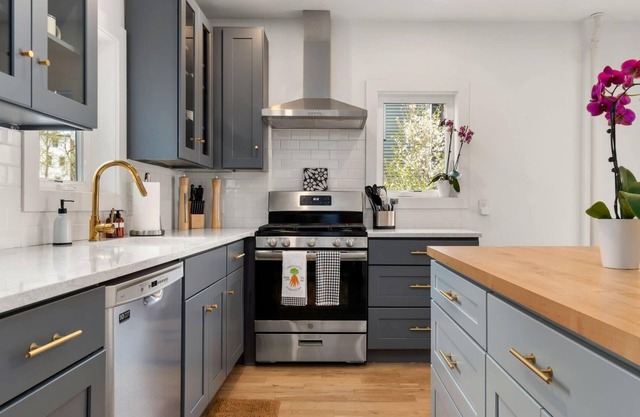 Modern Riverside Cottage in Hip Walkable Community