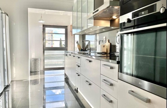 Modern Riverside Apartment Near Lisbon’s Top Attractions – Perfect for Groups!