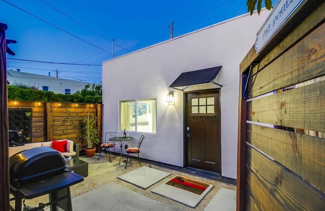 Modern & Romantic Studio | Private Entrance