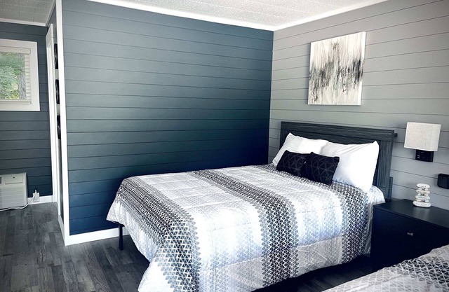 Modern Room 9-Newly Renovated