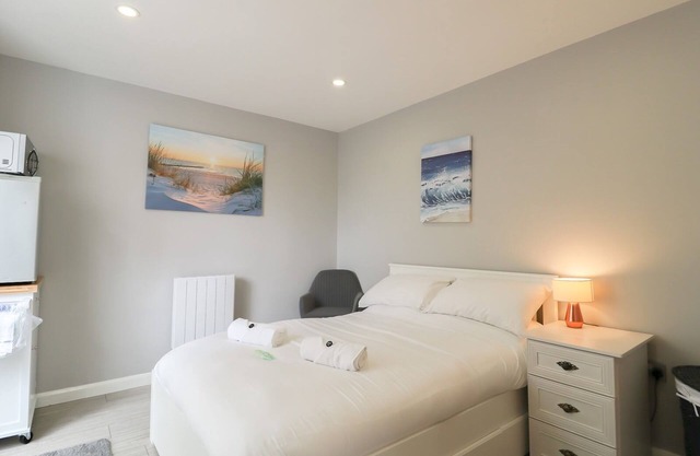 Modern Room with Private Outdoor space | Pass The Keys