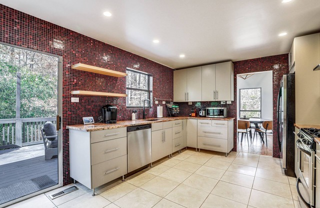 Modern Roswell Vacation Rental ~ 3 Mi to Downtown!