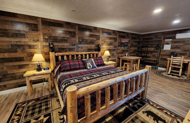 Modern Rustic Apartment Across from National Park!