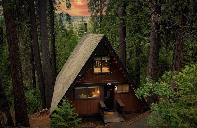 Modern Rustic Lofted A-frame+Spacious Deck+Great Views+Central Heat+Wood Stove