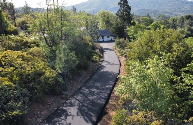 Modern Rustic Mountain Hideaway - renovated, private, gated with VIEWS. Pets ok!